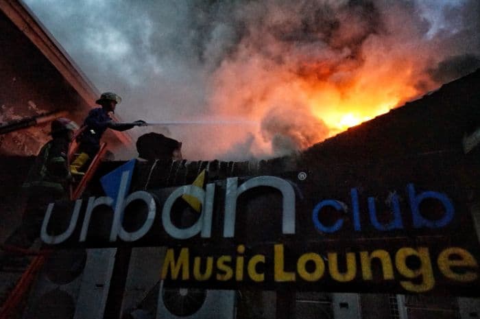 gedung_di_areal_hotel_danau_toba_medan_terbakar