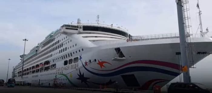 kapal_pesiar_ms_star_voyager_bersandar_di_kuala_tanjung_dapat_dongkrak_pnbp_imigrasi
