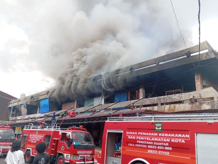 pedagang_minta_perobohan_gedung_iv_pasar_horas_ditunda