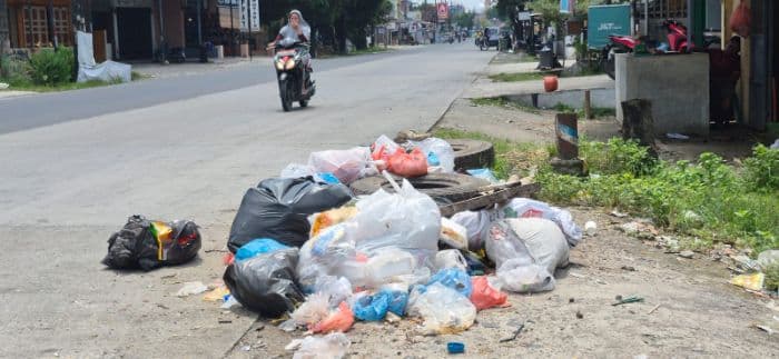 sampah_berserak_di_binjai_dinas_lingkungan_hidup_sebut_truk_pengangkutnya_rusak