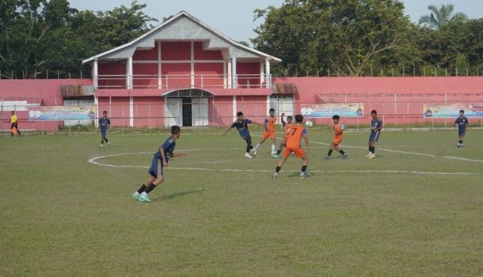 gala_siswa_indonesia_2025_di_asahan_ratusan_pelajar_smp_ikuti_seleksi_atlet_sepak_bola_muda