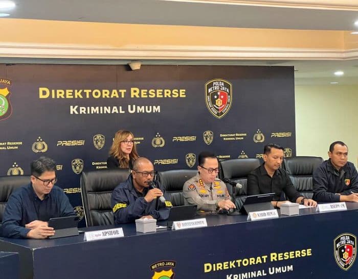 keluarga_diplomat_arya_daru_tolak_kesimpulan_polisi_soal_bunuh_diri