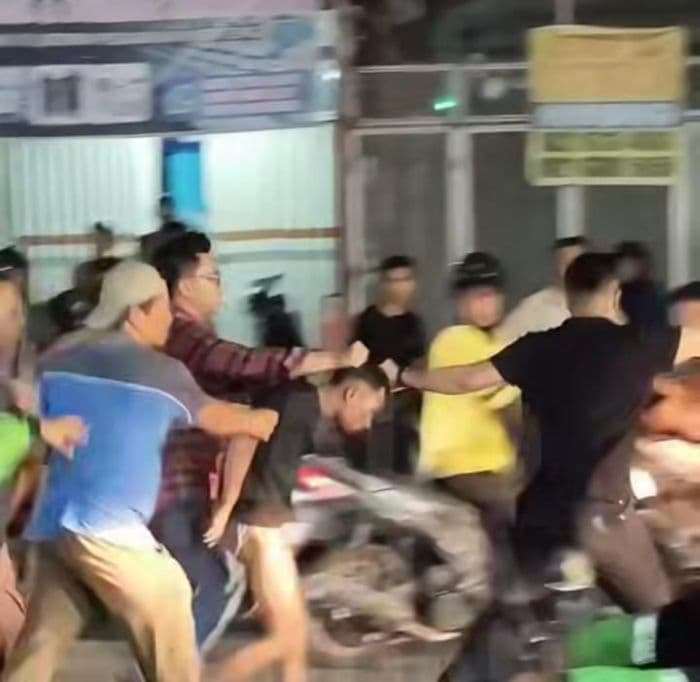 ketahuan_curi_motor_di_menteng_vii_pelaku_dipukuli_warga