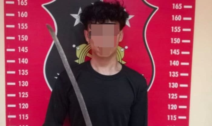 pemuda_di_batang_kuis_ditangkap_bawa_samurai_terancam_10_tahun_penjara