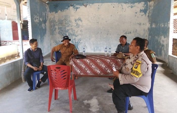 polsek_tanah_jawa_gencar_sosialisasikan_bahaya_karhutla_dan_narkoba_ke_desadesa