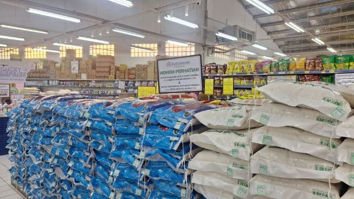 stok_menipis_beras_premium_langka_di_pasar_modern_medan_pembelian_dibatasi
