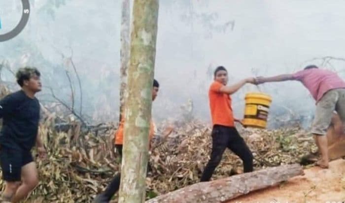 karhutla_di_tapteng_berhasil_dipadamkan_api_sempat_dekati_rumah_warga
