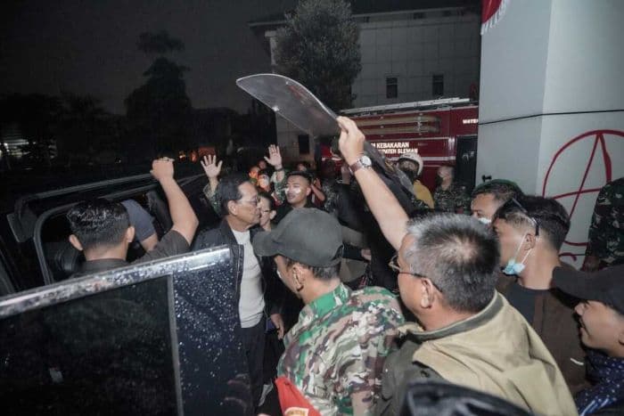 temui_massa_ojol_di_yogyakarta_gubernur_sri_sultan_bantu_bebaskan_pendemo_yang_diamankan_di_polda_diy