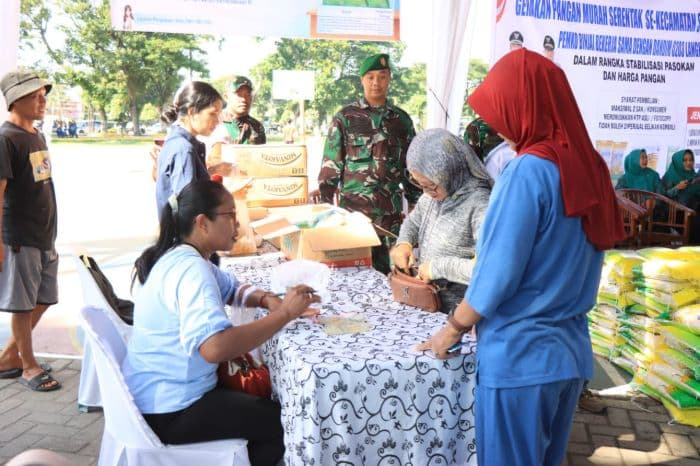 warga_binjai_serbu_lokasi_gerakan_pangan_murah