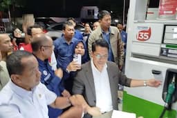 bahlil_sidak_spbu_di_malang_pastikan_pertalite_tak_sebabkan_motor_brebet