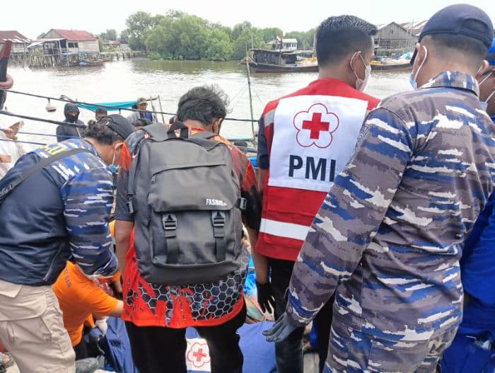 dua_mayat_pria_ditemukan_di_perairan_pulau_salah_nama_dan_pulau_pandang