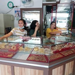 harga_emas_di_lubuk_pakam_turun_warga_harap_bisa_kembali_stabil