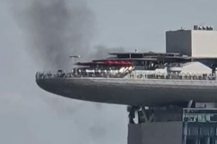 marina_bay_sands_di_singapura_terbakar
