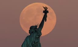 supermoon_terbesar_2025_terjadi_5_november_fenomena_langit_langka_bisa_disaksikan_dari_indonesia