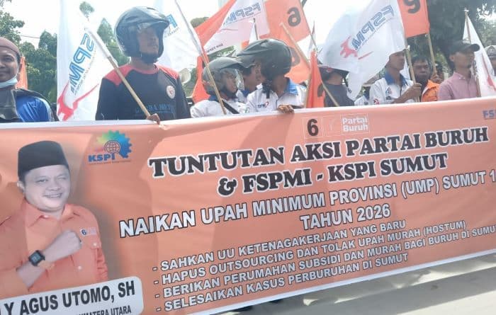 unjuk_rasa_buruh_di_medan_tuntut_kenaikan_ump_10_persen_untuk_2026