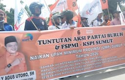 unjuk_rasa_buruh_di_medan_tuntut_kenaikan_ump_10_persen_untuk_2026