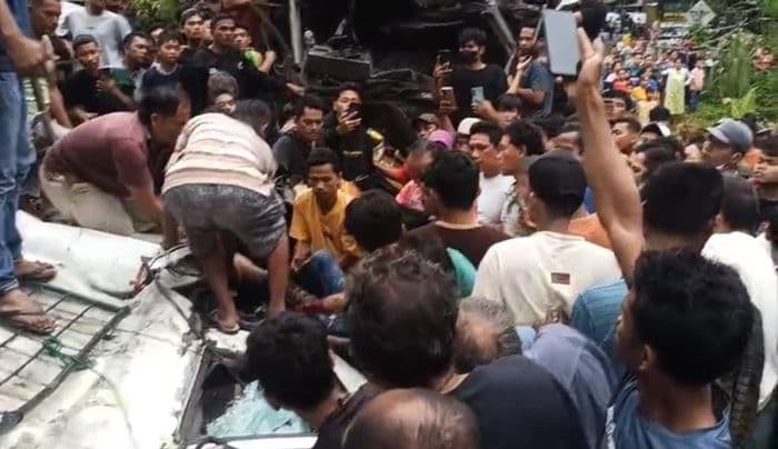 identitas_12_korban_kecelakaan_beruntun_sibolgatarutung_1_tewas_11_lukaluka