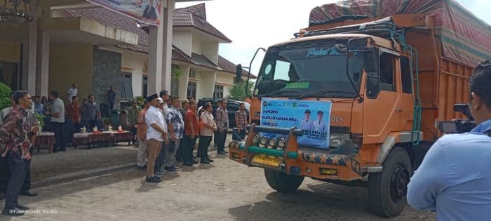 15177_keluarga_di_padang_lawas_terima_bantuan_beras