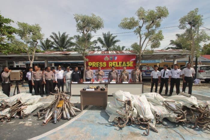satlantas_sergai_musnahkan_ratusan_unit_knalpot_brong