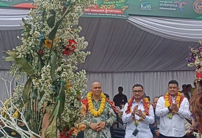 dianggap_tak_meriah_gubernur_bobby_festival_bunga_dan_buah_lebih_menarik_lagi_untuk_tahun_depan