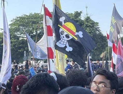 heboh_bendera_one_piece_berkibar_jelang_17_agustus_dpr_sebut_provokatif