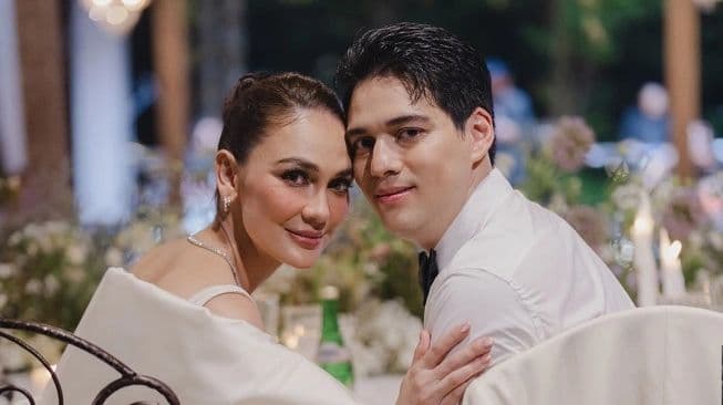 luna_maya_dan_maxime_bouttier_gelar_resepsi_pernikahan_kedua_di_jakarta_ini_alasannya
