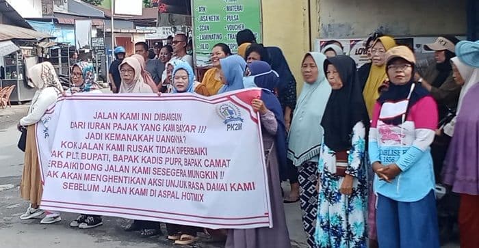 warga_empat_desa_di_tanjung_morawa_ancam_blokir_jalan_lagi_kecewa_janji_perbaikan_tak_kunjung_terwujud