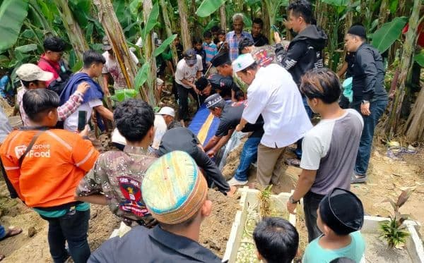 jenazah_nazwa_aliya_tiba_dari_kamboja_keluarga_iringi_dengan_tangis_dan_doa_