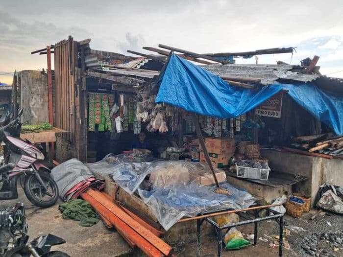 puting_beliung_rusak_6_rumah_dan_1_sekolah_di_simalungun
