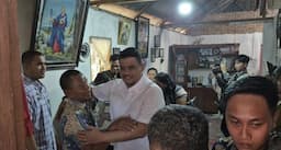 bobby_nasution_kunjungi_rumah_guru_honorer_kutalimbaru_usai_viral_dilaporkan_ke_polisi