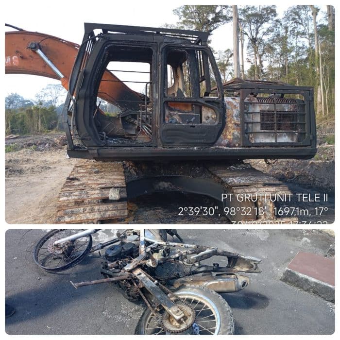 dua_alat_berat_dan_motor_dibakar_otk_usai_aksi_massa_di_pt_gruti_parbuluan_dairi