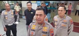 irjen_whisnu_hermawan_bersedih_saat_menjenguk_korban_kecelakaan_polisi_mabuk_di_medan