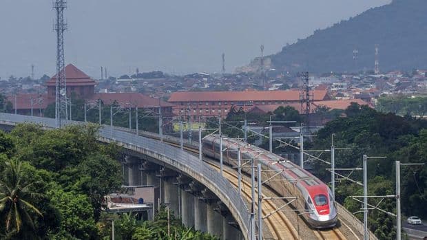 kpk_selidiki_dugaan_korupsi_proyek_kereta_cepat_whoosh_layanan_ke_publik_tetap_berjalan