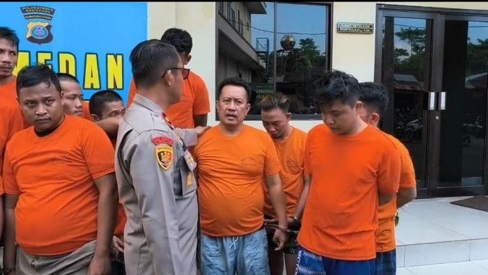 polsek_sunggal_bongkar_18_kasus_kriminal_oktober_2025_24_tersangka_ditahan_termasuk_pemalsu_stnk_dan_bpk