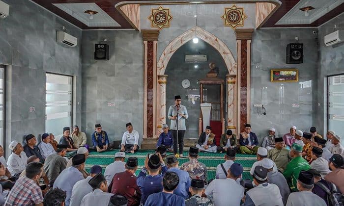 rico_waas_safari_jumat_di_medan_marelan_serap_keluhan_warga