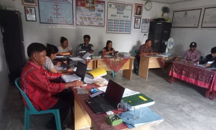 sekdes_dolok_nagodang_ingatkan_perangkat_desa_wajib_hadir_setiap_hari_