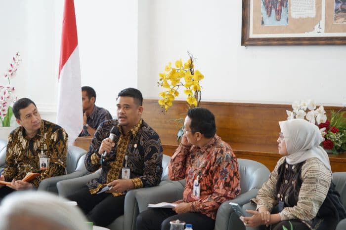 tunjukkan_kinerja_positif_gubsu_bank_sumut_harus_naik_kelas