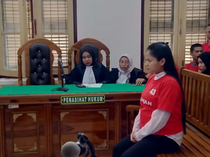 nadia_purba_divonis_3_tahun_usai_curi_perhiasan_di_hotel_danau_toba