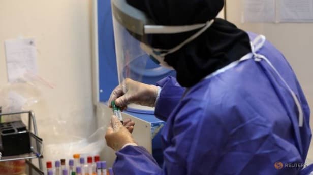 10000_petugas_kesehatan_di_iran_terinfeksi_virus_corona