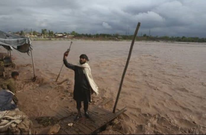 100_orang_lebih_meninggal_dampak_banjir_di_pakistan_dan_afghanistan