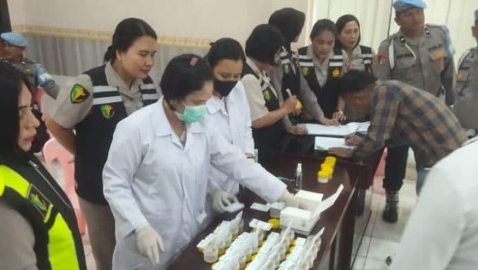100_personel_polres_binjai_dites_urine_dadakan