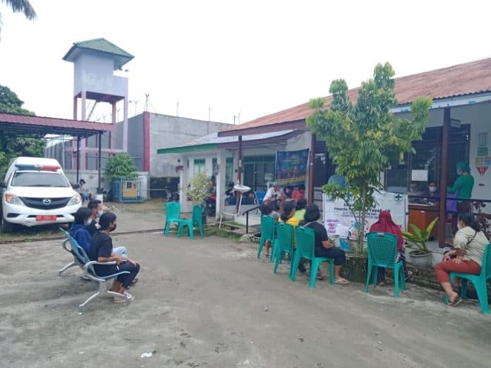 100_tenaga_kesehatan_disuntik_dosis_pertama_vaksin_moderna