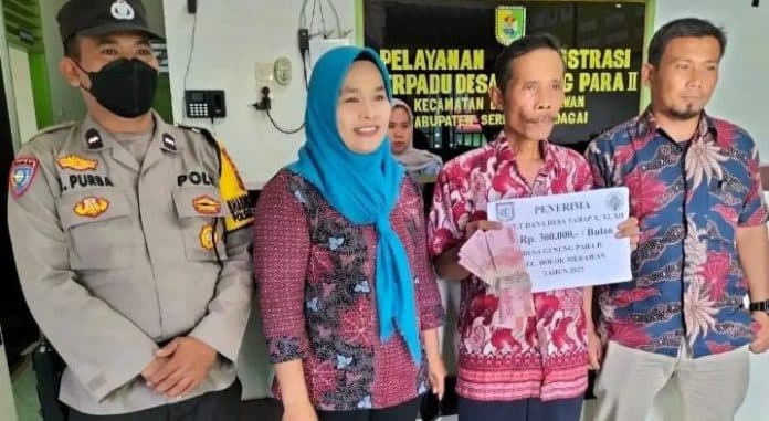 103_kpm_desa_gunung_para_ii_sergai_terima_blt_dd_tahap_4