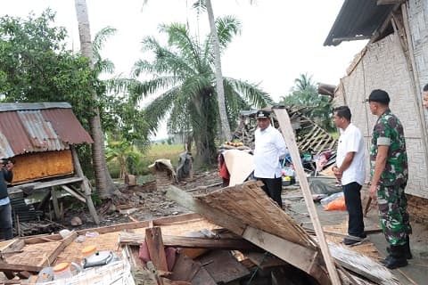 103_rumah_di_sergai_rusak_akibat_puting_beliung_bupati_pemkab_segera_cari_solusi_bantuan