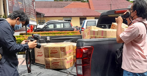 1080_liter_minyak_goreng_diamankan_dari_loket_bus_pmh_tujuan_pekan_baru