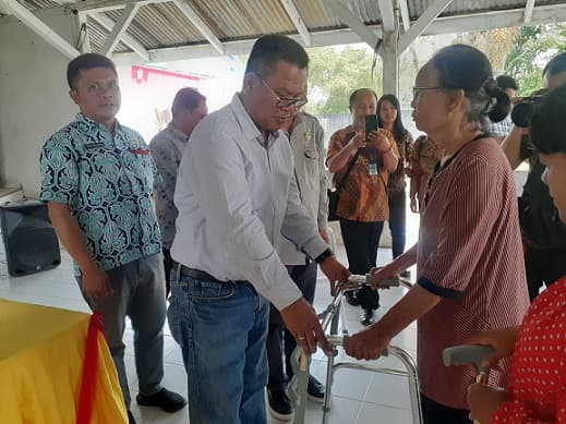 10_disabilitas_di_toba_dapat_bantuan_alat_bantu