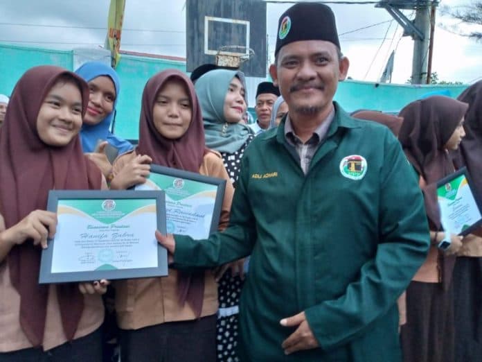 10_siswa_smp_9_al_washliyah_belawan_terima_beasiswa_dari_pac_ppp
