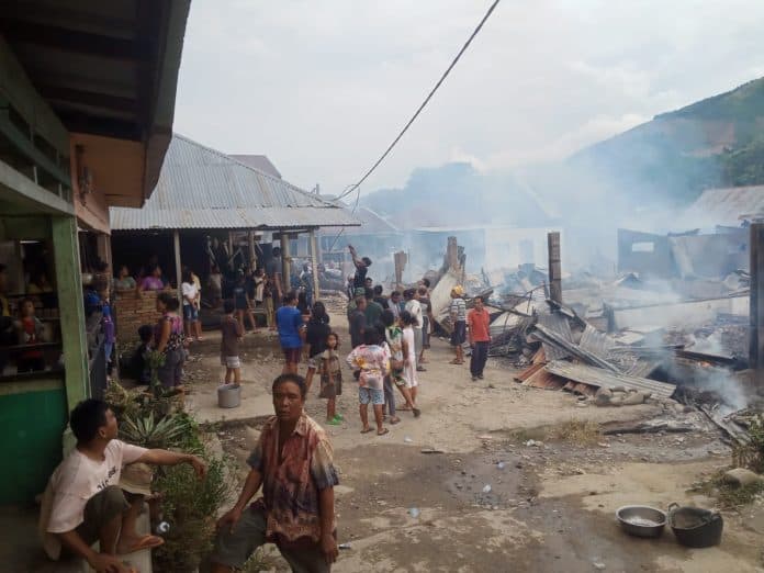 10_unit_rumah_hangus_terbakar_di_desa_lau_renun_dairi