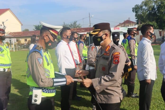 119_personil_berprestasi_polresta_deli_serdang_terima_reward