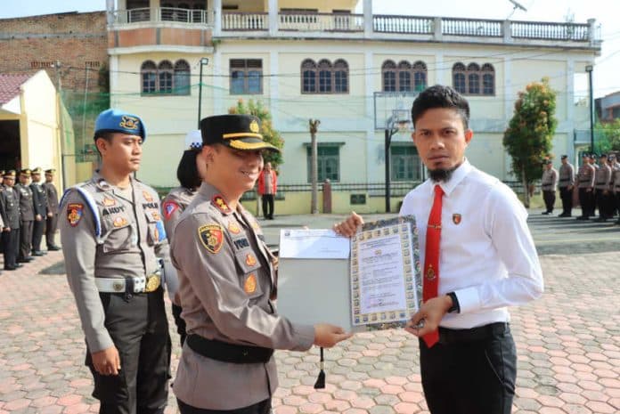 11_anggota_polres_samosir_terima_penghargaan_ini_pesan_kapolres